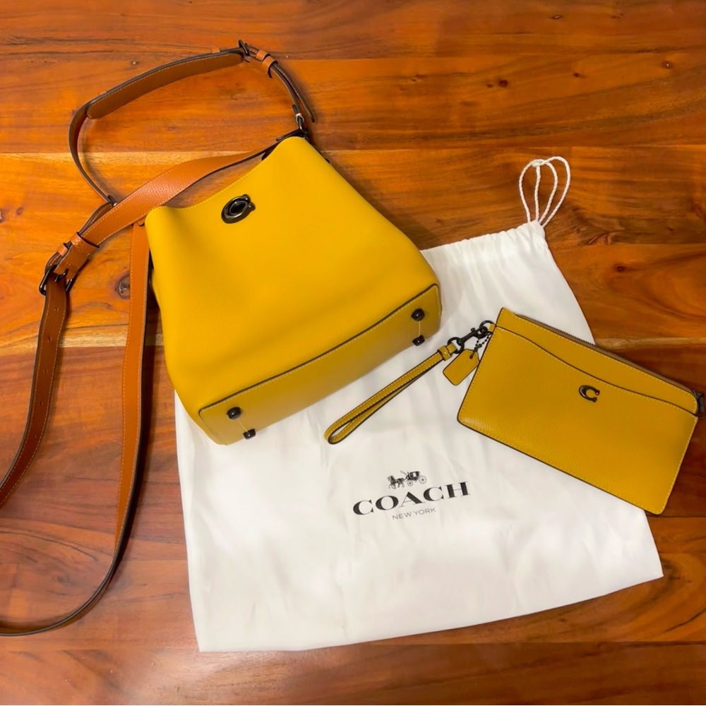 COACH Willow Colorblock Crossbody Bucket Bag with Matching Wallet Set